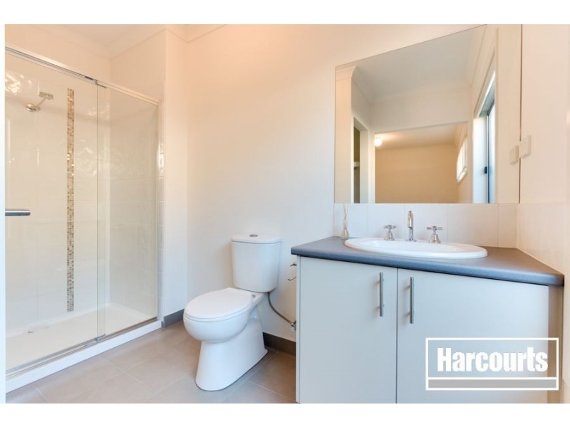 17 Paso Grove, Clyde North VIC 3978