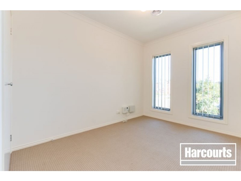 17 Paso Grove, Clyde North VIC 3978