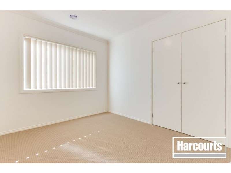 17 Paso Grove, Clyde North VIC 3978