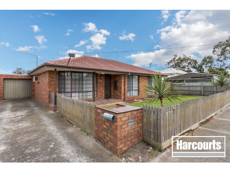 2/31 Bowen Street, Cranbourne VIC 3977