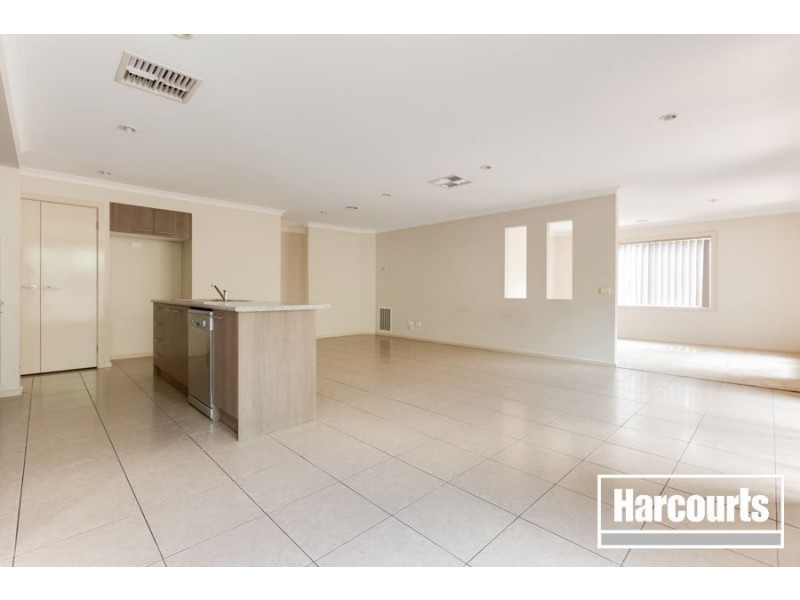 6 Tulip Grove, Cranbourne VIC 3977