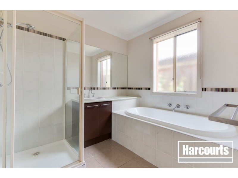 6 Tulip Grove, Cranbourne VIC 3977