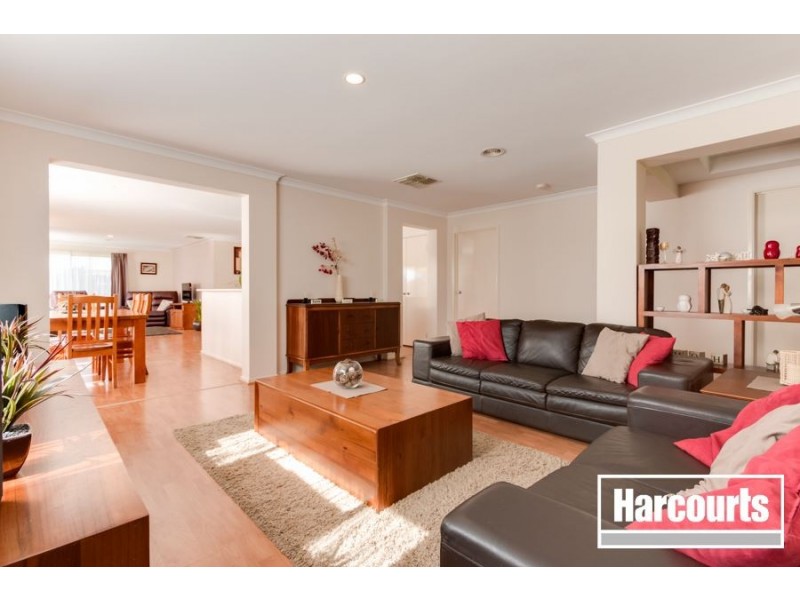 42 Hunt Club Boulevard, Cranbourne East VIC 3977
