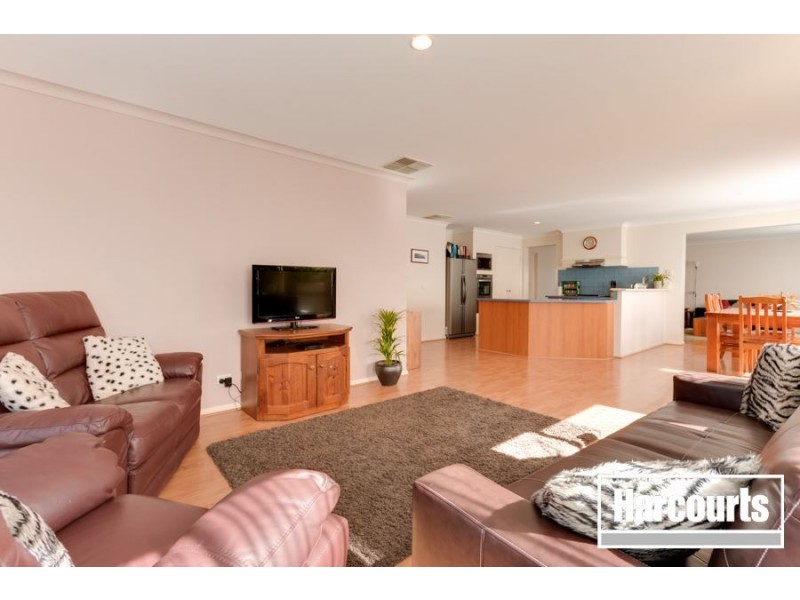 42 Hunt Club Boulevard, Cranbourne East VIC 3977