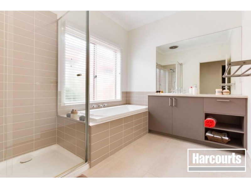 63 Mannavue Boulevard, Cranbourne North VIC 3977