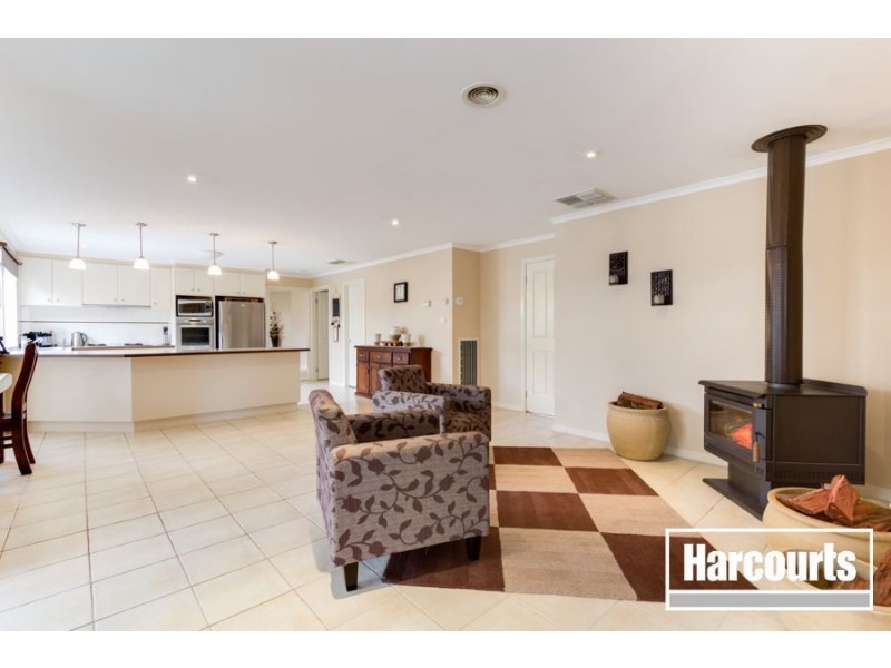 5 Spring Water Crescent, Cranbourne VIC 3977