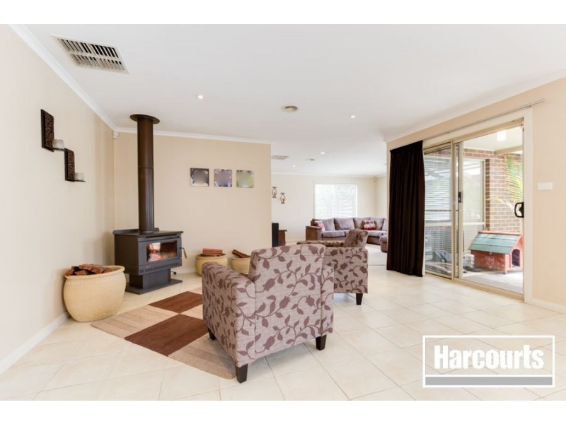 5 Spring Water Crescent, Cranbourne VIC 3977