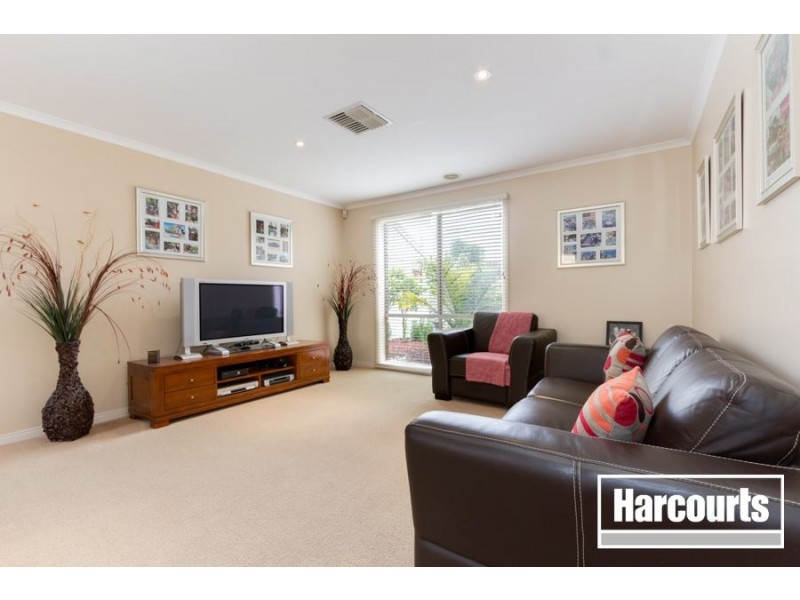 5 Spring Water Crescent, Cranbourne VIC 3977