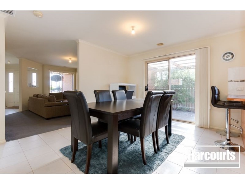 24 Maddock Drive, Cranbourne East VIC 3977