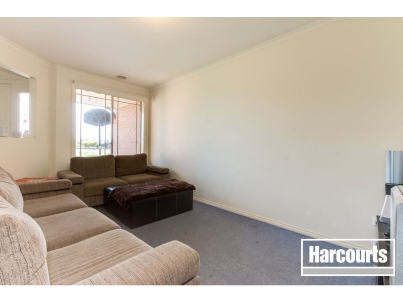 24 Maddock Drive, Cranbourne East VIC 3977