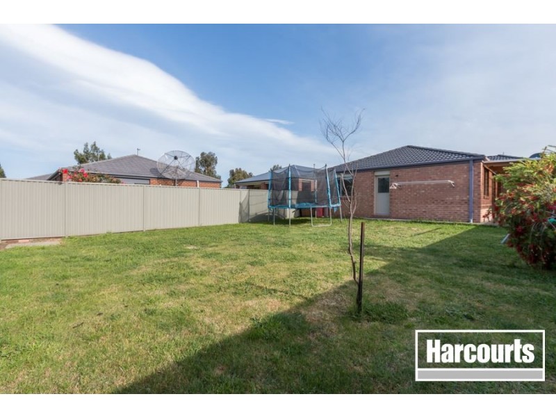 24 Maddock Drive, Cranbourne East VIC 3977