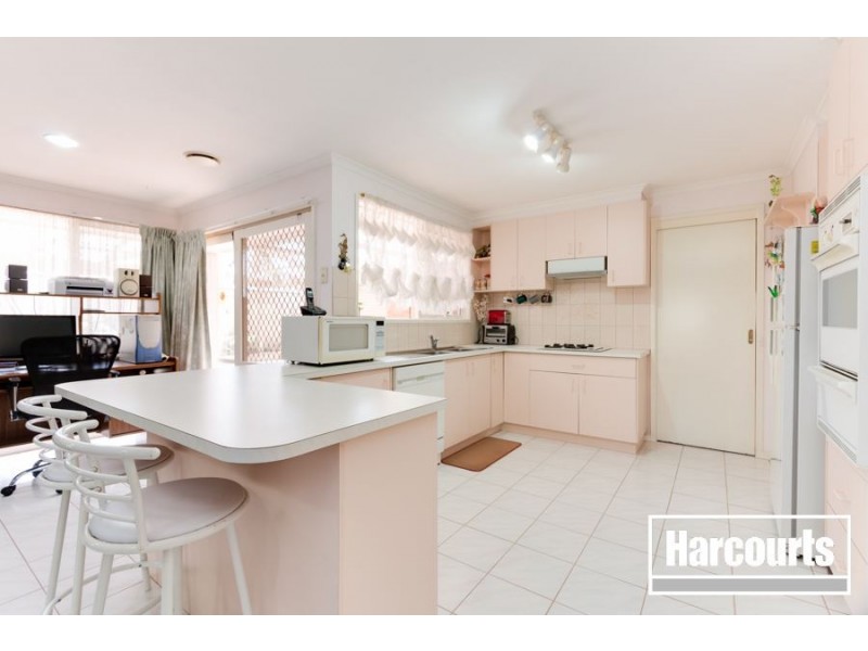 8 Lindenow Court, Cranbourne North VIC 3977