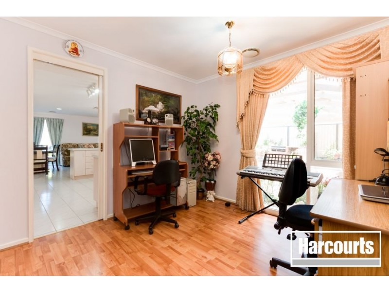 8 Lindenow Court, Cranbourne North VIC 3977