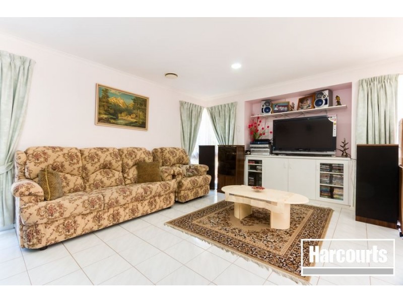 8 Lindenow Court, Cranbourne North VIC 3977