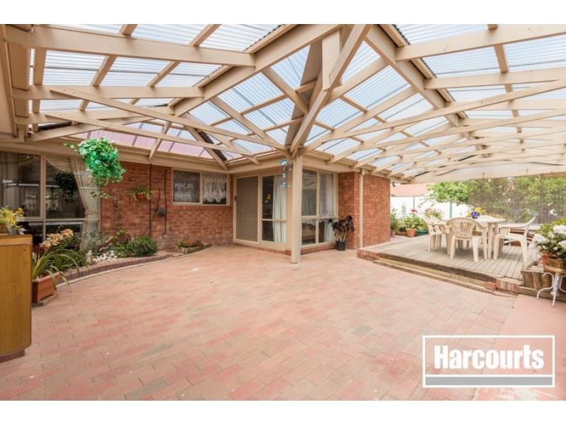 8 Lindenow Court, Cranbourne North VIC 3977