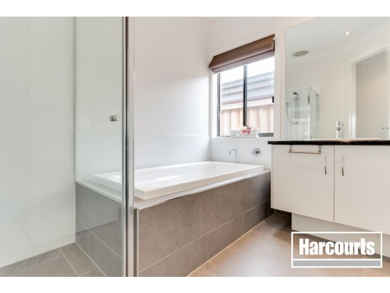 11 Hayton Park Boulevard, Cranbourne West VIC 3977