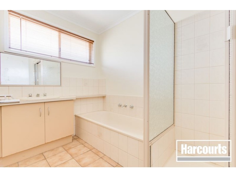 10 Maryn Close, Berwick VIC 3806