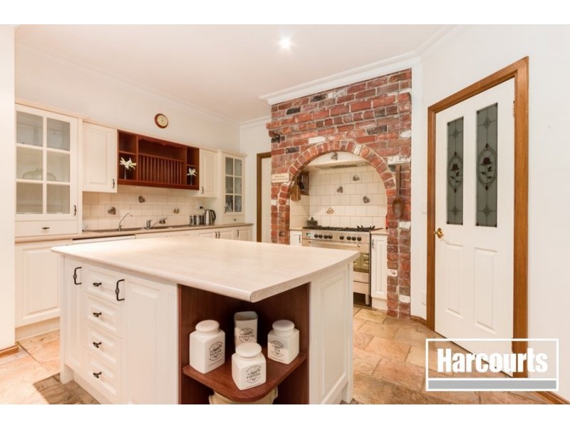 6 Walter Way, Cranbourne South VIC 3977