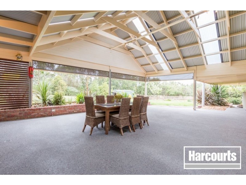 6 Walter Way, Cranbourne South VIC 3977