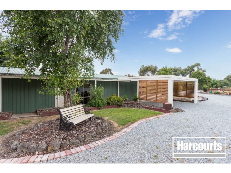 6 Walter Way, Cranbourne South VIC 3977