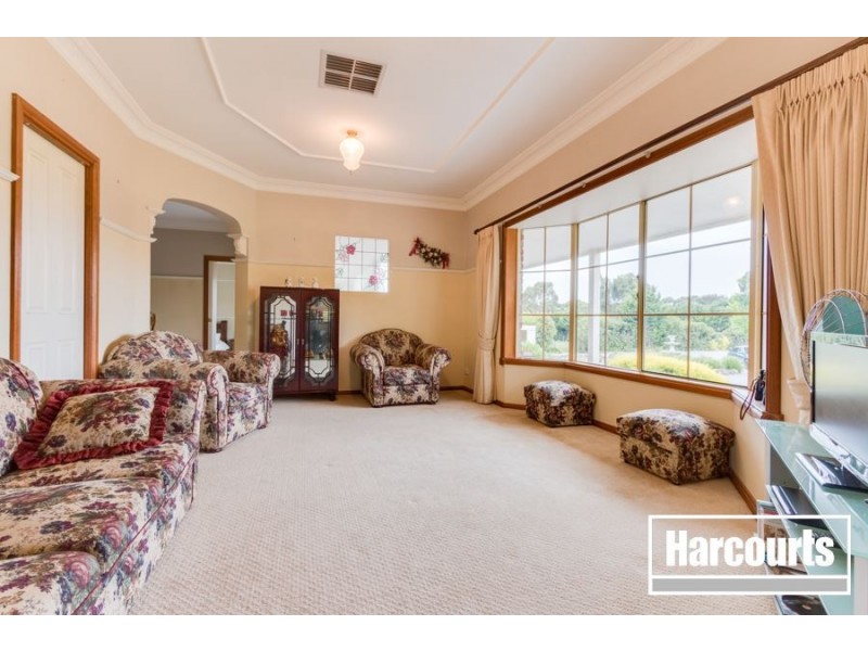 6 Walter Way, Cranbourne South VIC 3977