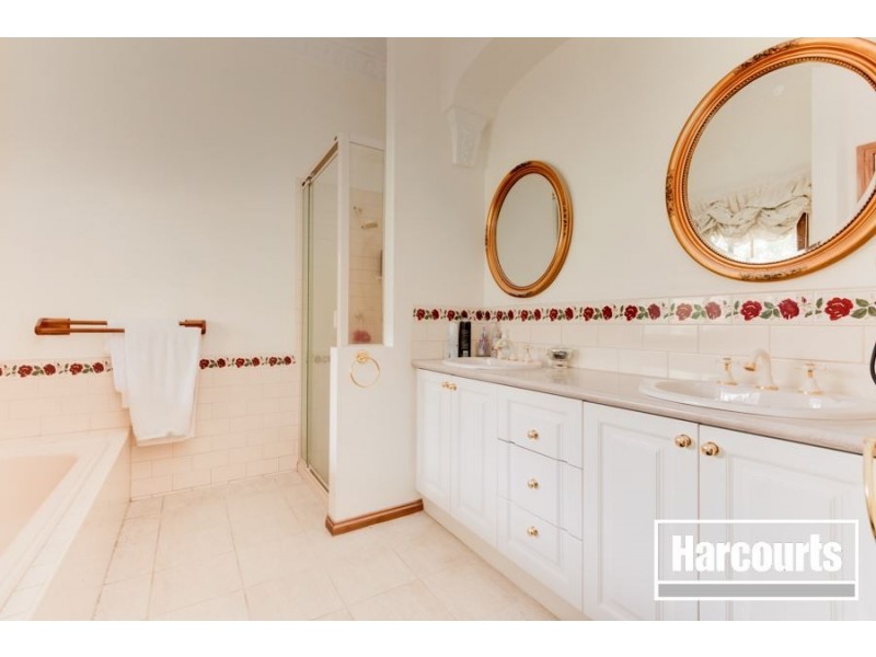 6 Walter Way, Cranbourne South VIC 3977