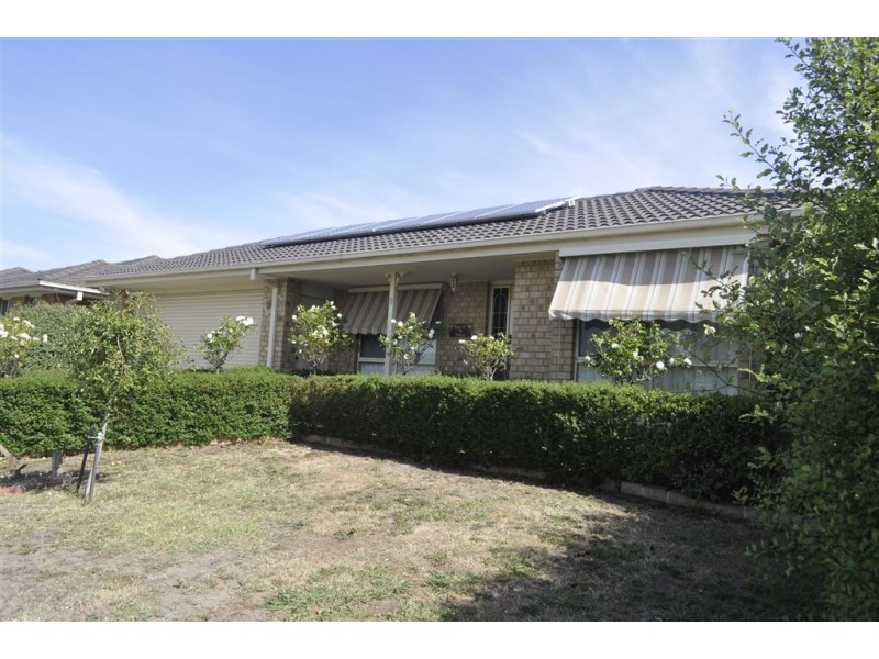 9 Nyarrin Place, Cranbourne West VIC 3977