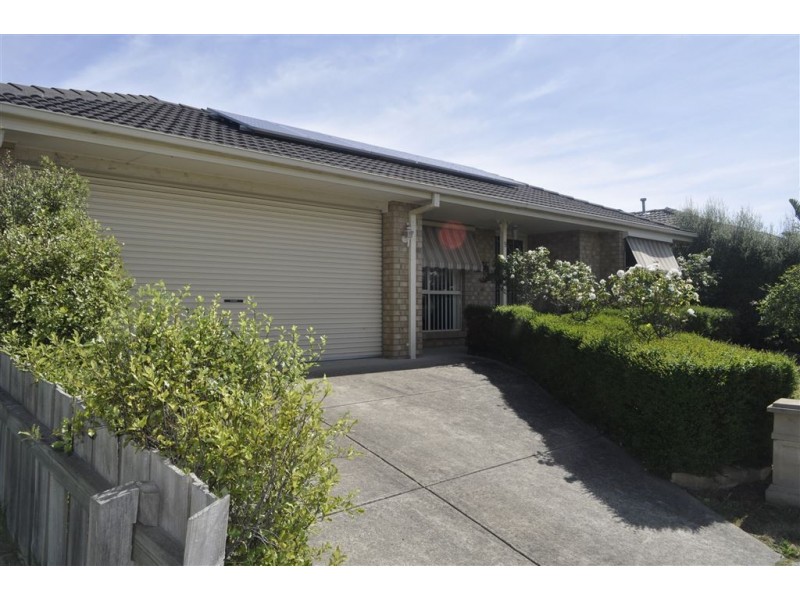 9 Nyarrin Place, Cranbourne West VIC 3977