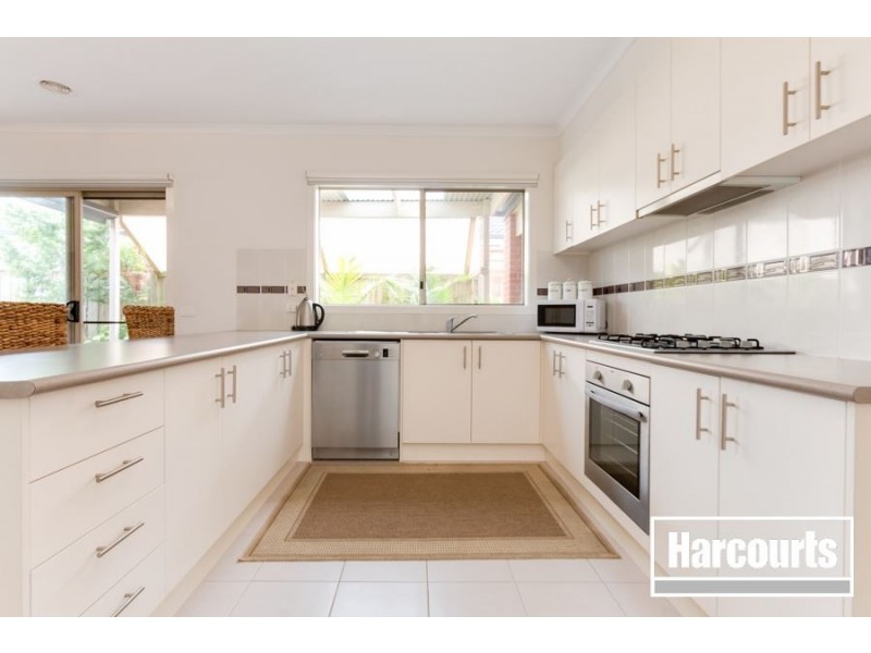 15 Bushranger Boulevard, Cranbourne East VIC 3977