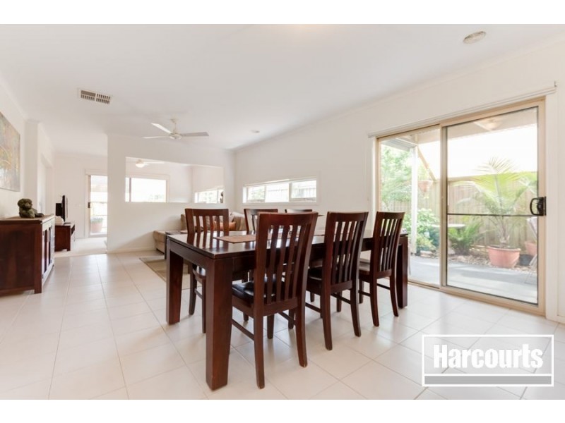 15 Bushranger Boulevard, Cranbourne East VIC 3977