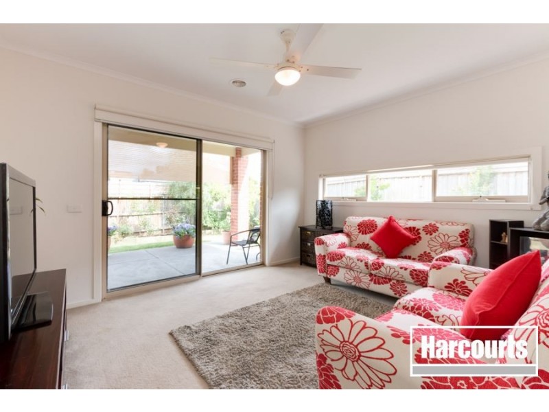 15 Bushranger Boulevard, Cranbourne East VIC 3977