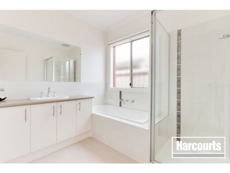 15 Bushranger Boulevard, Cranbourne East VIC 3977