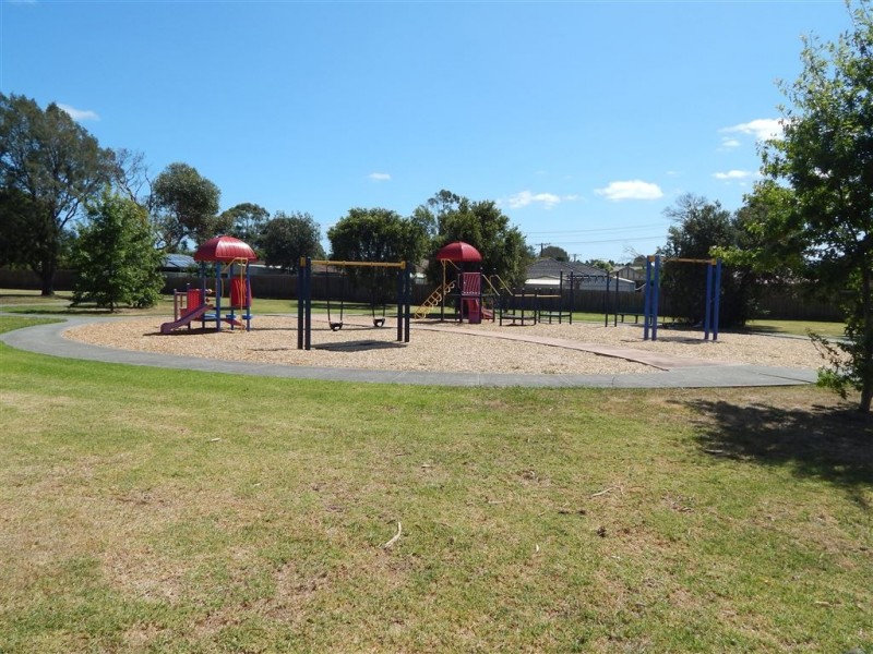 10 Arleon Crescent, Cranbourne VIC 3977