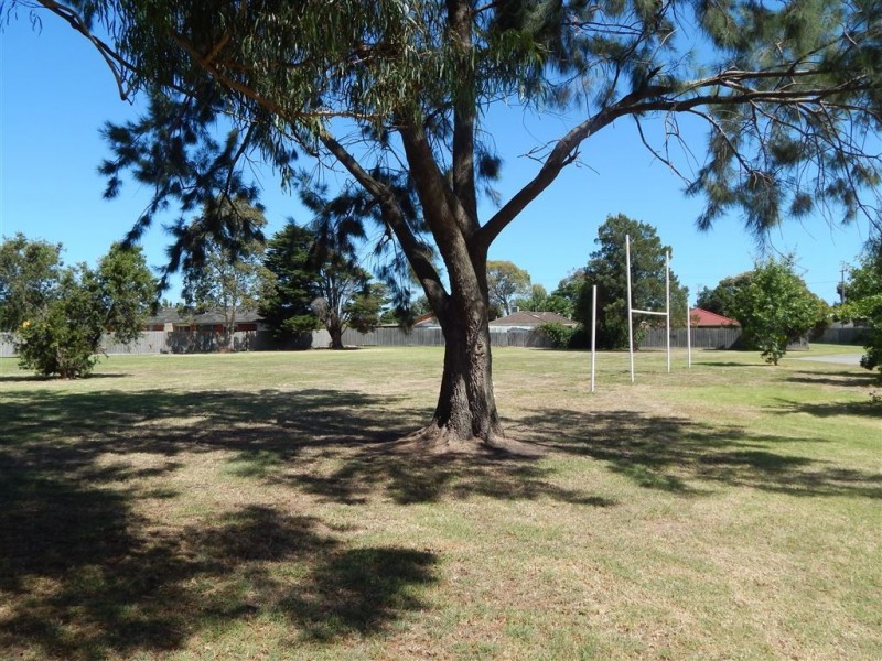 10 Arleon Crescent, Cranbourne VIC 3977