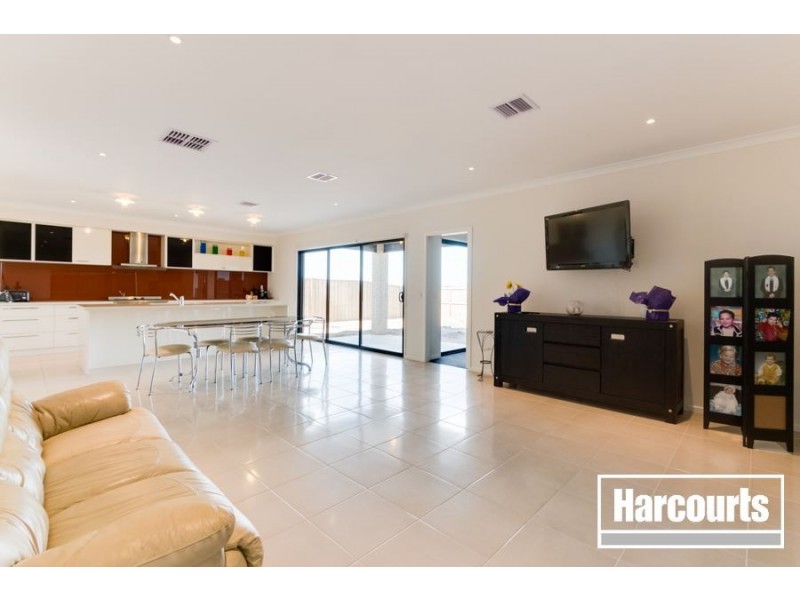 17 Herring Avenue, Cranbourne North VIC 3977