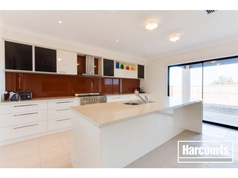 17 Herring Avenue, Cranbourne North VIC 3977