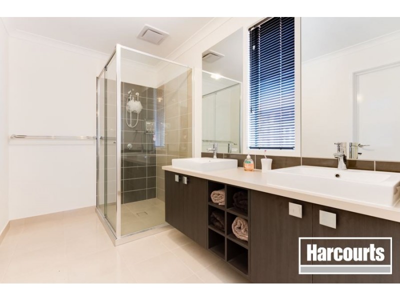 17 Herring Avenue, Cranbourne North VIC 3977