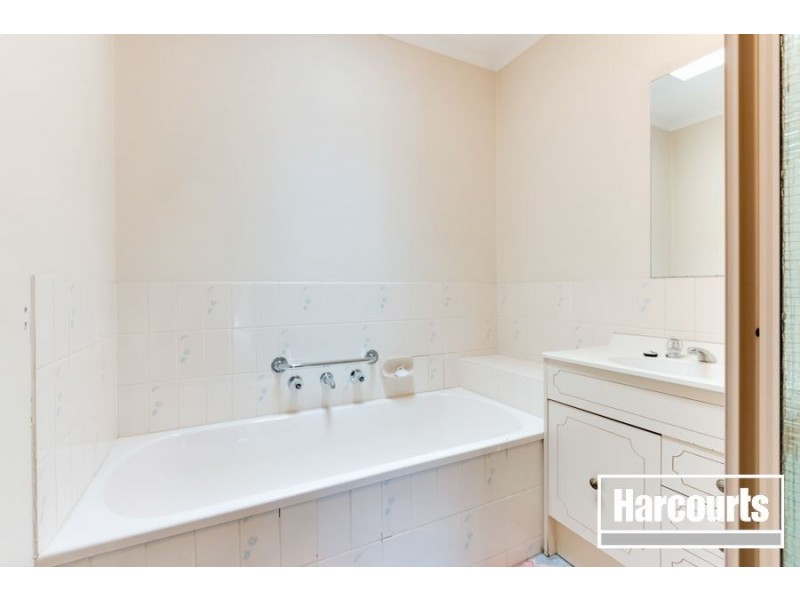 1/8 Lyall Street, Cranbourne VIC 3977