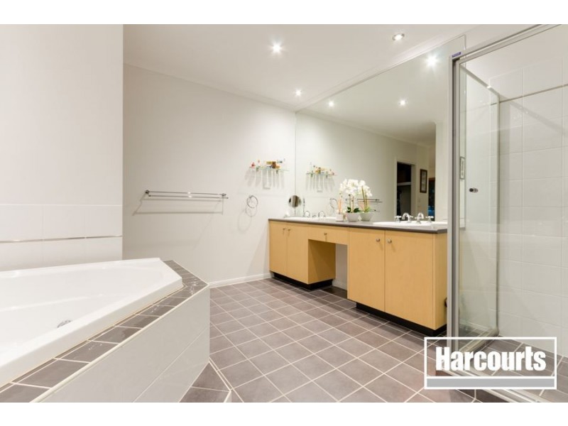 25 Napier Way, Narre Warren South VIC 3805