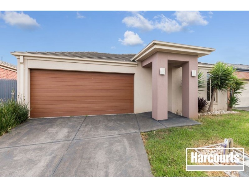 18 Tyndall Street, Cranbourne East VIC 3977