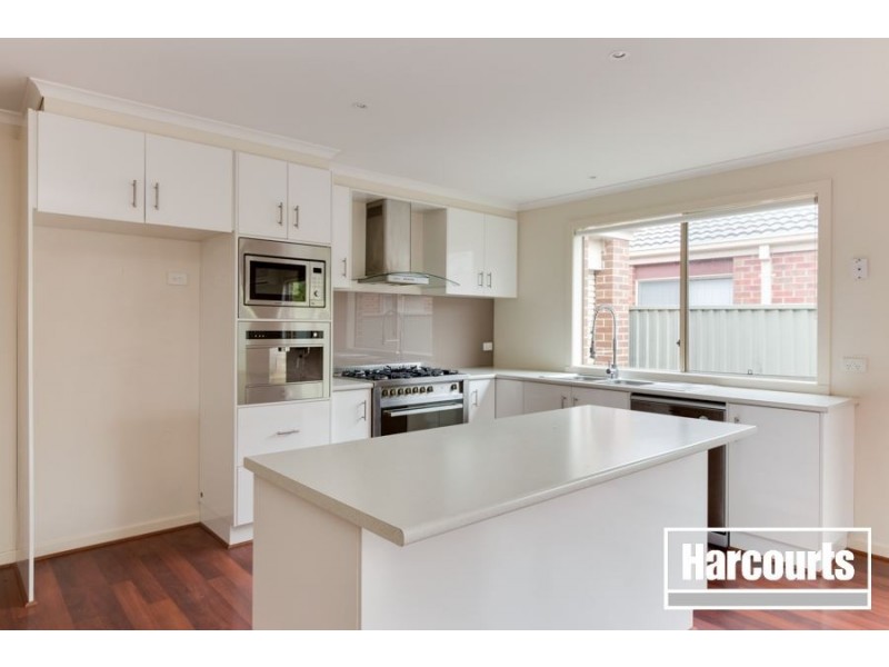 18 Tyndall Street, Cranbourne East VIC 3977