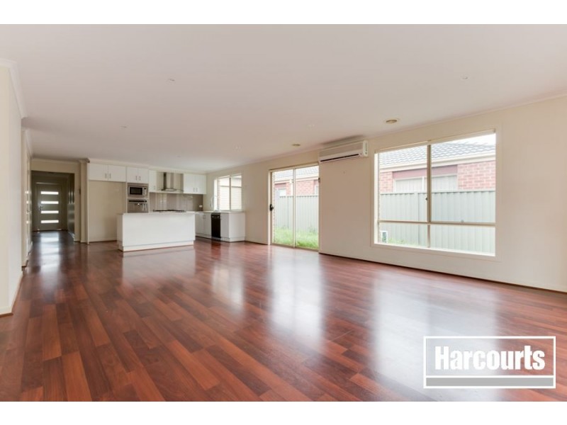 18 Tyndall Street, Cranbourne East VIC 3977