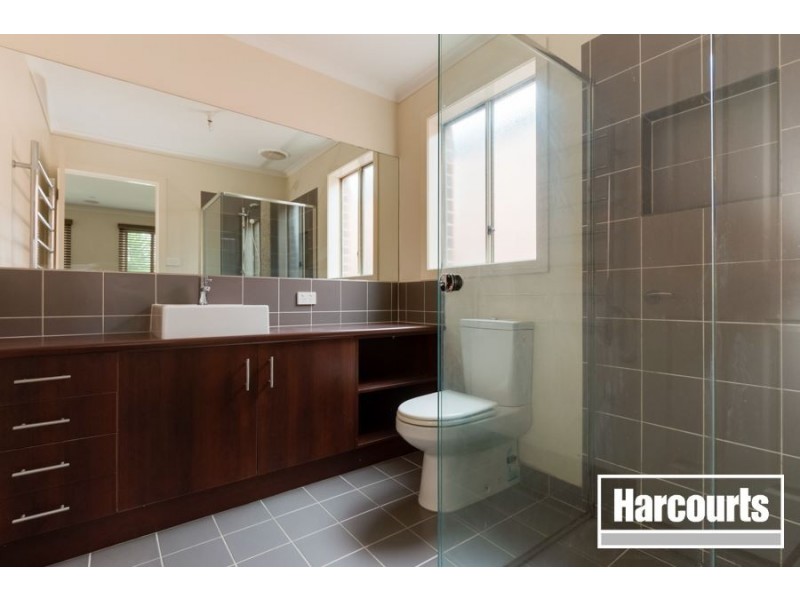 18 Tyndall Street, Cranbourne East VIC 3977