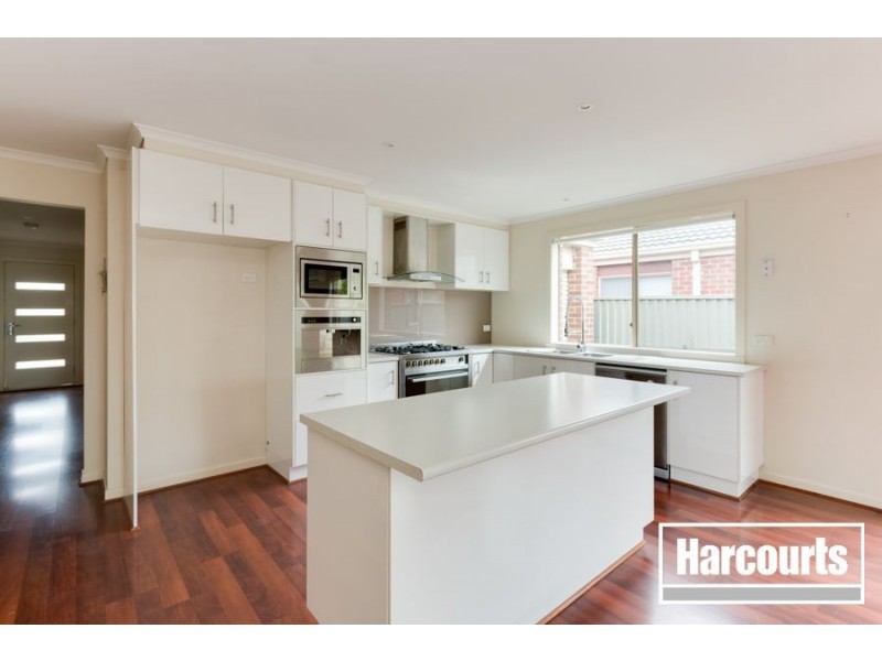 18 Tyndall Street, Cranbourne East VIC 3977