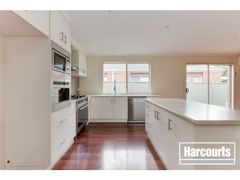 18 Tyndall Street, Cranbourne East VIC 3977