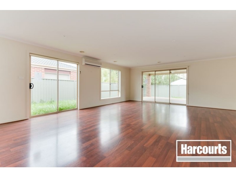 18 Tyndall Street, Cranbourne East VIC 3977