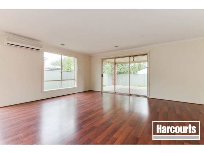 18 Tyndall Street, Cranbourne East VIC 3977