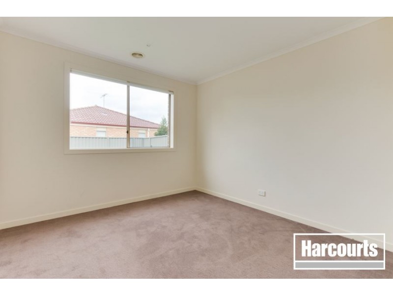18 Tyndall Street, Cranbourne East VIC 3977
