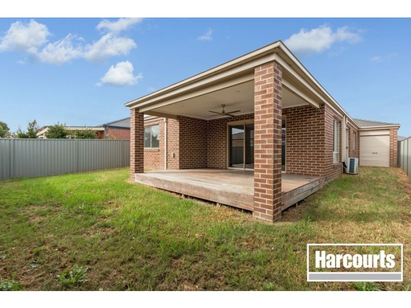 18 Tyndall Street, Cranbourne East VIC 3977