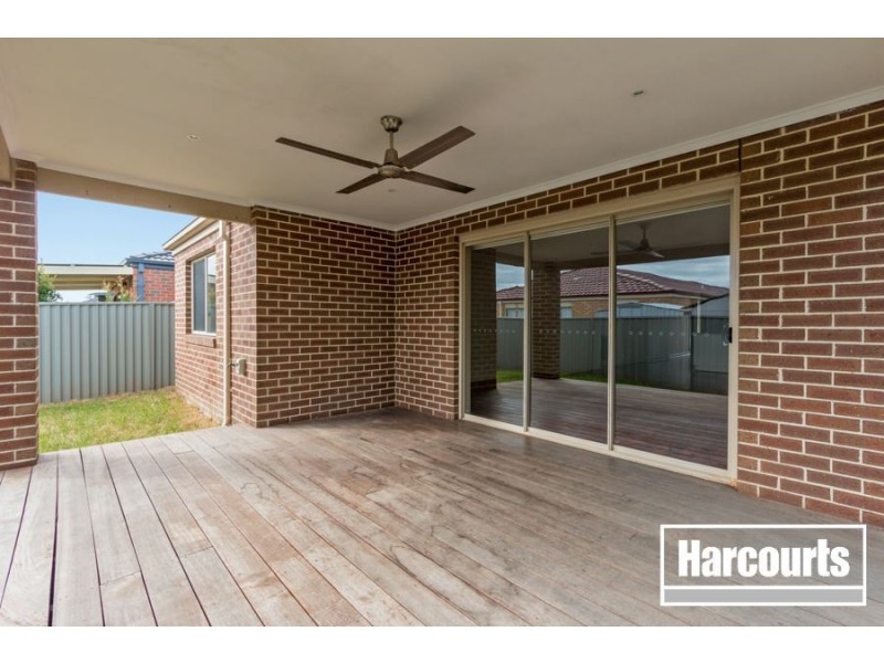 18 Tyndall Street, Cranbourne East VIC 3977